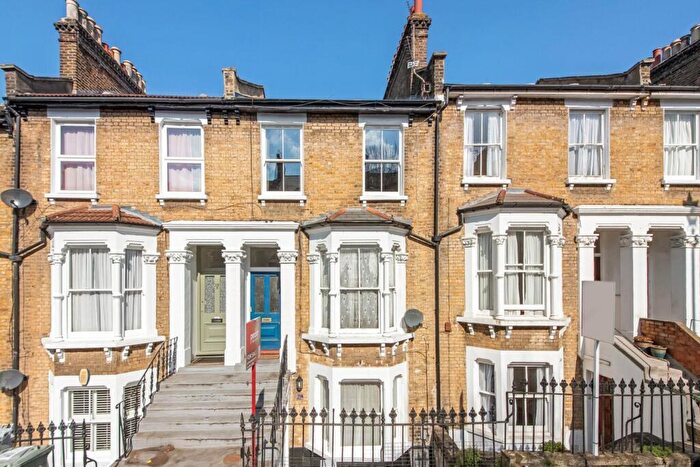 1 Bedroom Flat For Sale In Kitto Road, Telegraph Hill, London, SE14