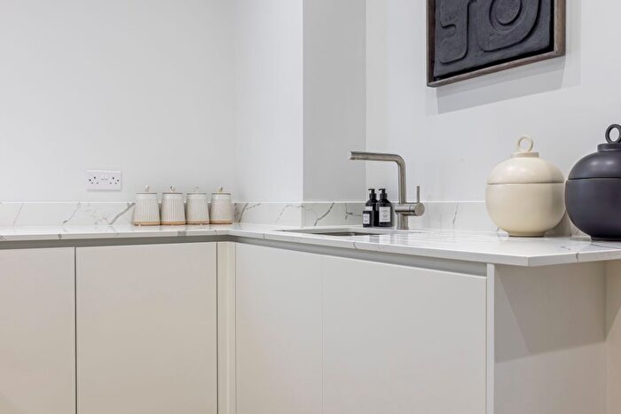 2 Bedroom Flat For Sale In Glenburnie Road, London, SW17