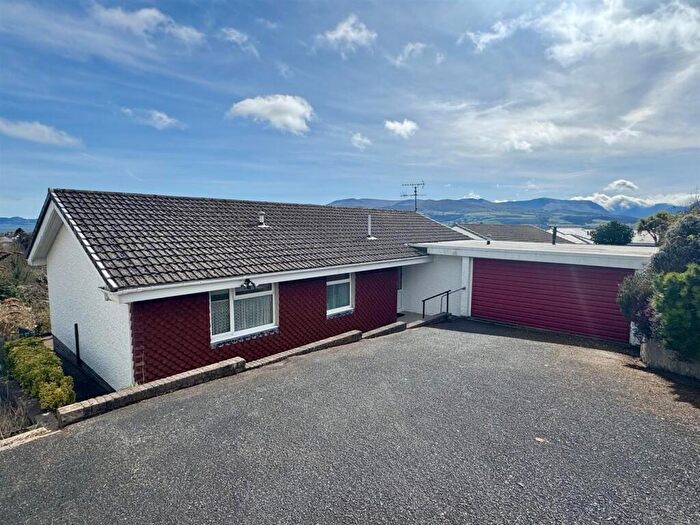 3 Bedroom Detached Bungalow For Sale In Cae Mair, Beaumaris, LL58
