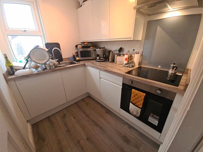 4 Bedroom House To Rent In Bennett Road, Leeds, LS6