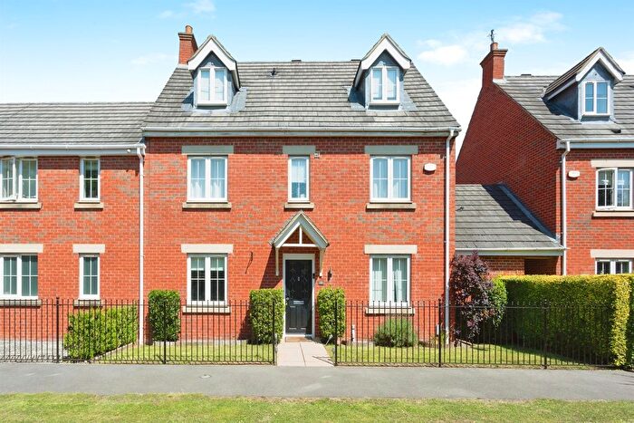 5 Bedroom Property For Sale In Newport Road, Woburn Sands, Milton Keynes, MK17