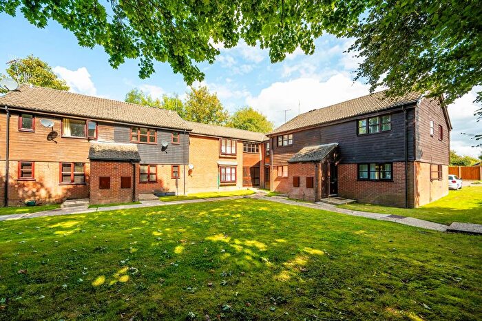 1 Bedroom Flat For Sale In Elm Park, Cranleigh, GU6