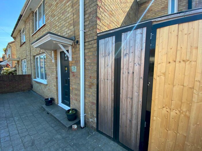 3 Bedroom Property To Rent In Kelly Road, Waterlooville, PO7