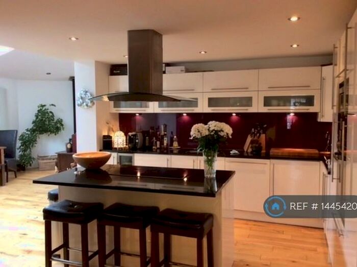 4 Bedroom End Of Terrace House To Rent In Powis Close, Newport, NP10