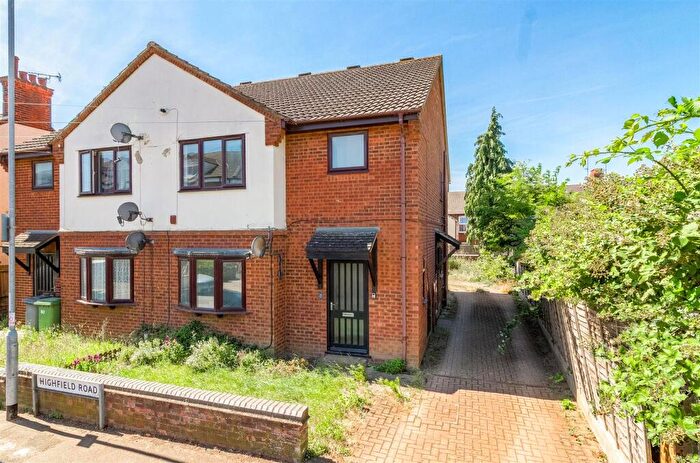 2 Bedroom Flat For Sale In Highfield Road, Wellingborough, NN8