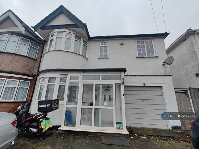 4 Bedroom End Of Terrace House To Rent In Kings Road, Harrow, HA2