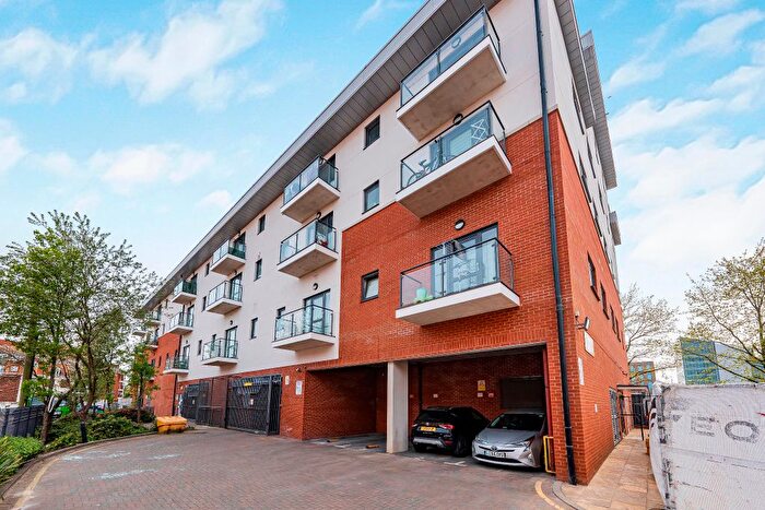 1 Bedroom Flat For Sale In Grays Place, Slough, SL2