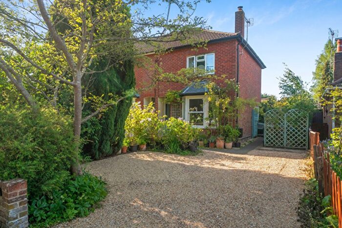 3 Bedroom Semi-Detached House For Sale In Common Road, Chandler's Ford, Eastleigh, Hampshire, SO53