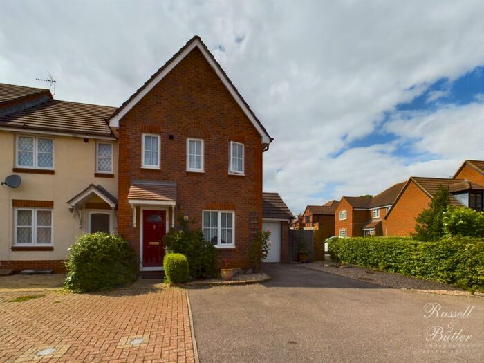 3 Bedroom House For Sale In Waine Close, Buckingham, MK18