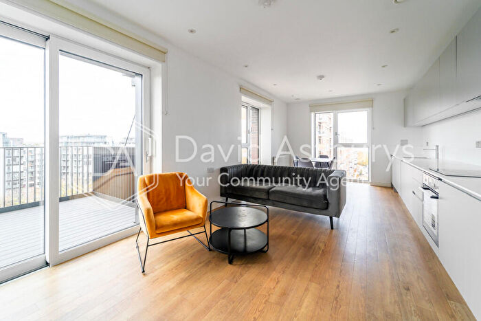 2 Bedroom Cottage To Rent In Hale Wharf, Ferry Lane, London, N17