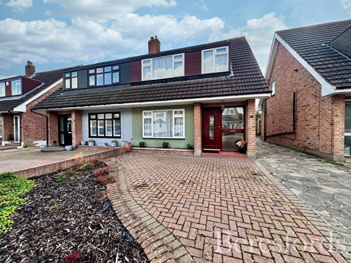 3 Bedroom Semi-Detached House For Sale In Abbots Close, Rainham, RM13
