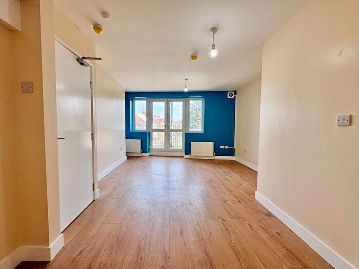 2 Bedroom Flat To Rent In High Road, Wembley, HA0