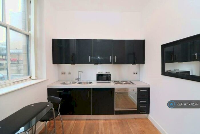 Studio To Rent In Hanover House, Bradford, BD1