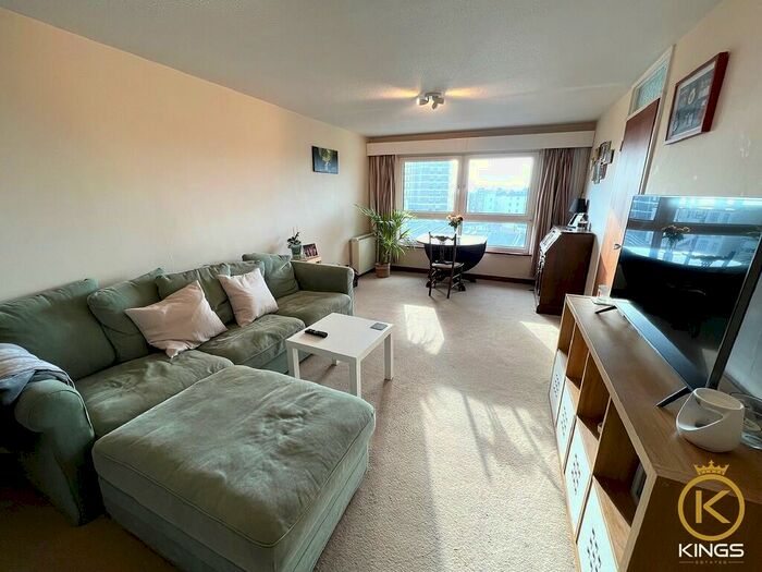 2 Bedroom Apartment To Rent In Clarendon Road, PO4