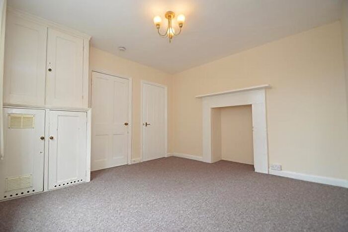 2 Bedroom Apartment To Rent In Bedroom Ground Floor Apartment In Godalming, GU7