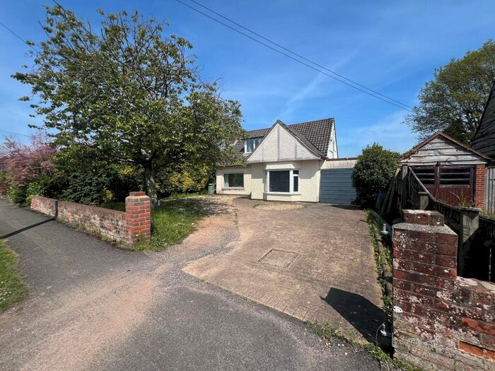 4 Bedroom Chalet For Sale In Brook Avenue North, New Milton, Hampshire., BH25