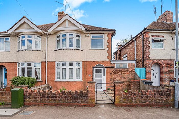 3 Bedroom Semi Detached House To Rent In Britain Street, Dunstable, LU5