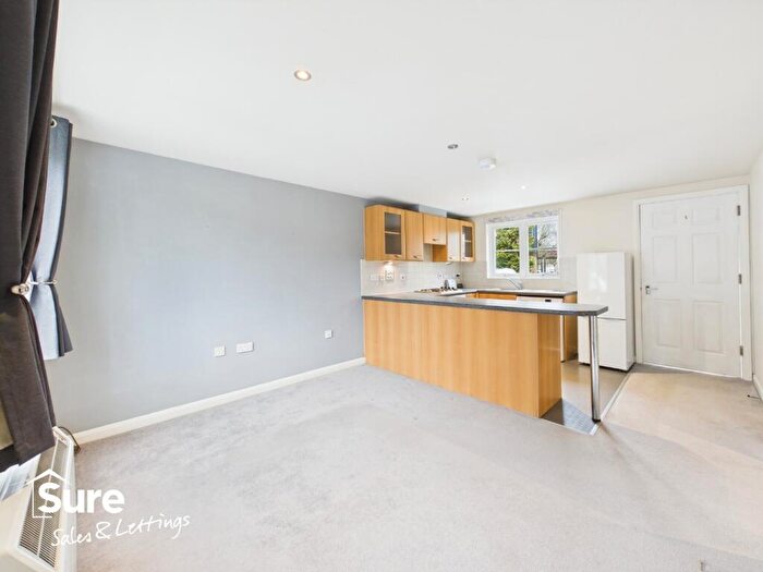 1 Bedroom Ground Maisonette To Rent In Fourdrinier Way, Hemel Hempstead, Hertfordshire, HP3