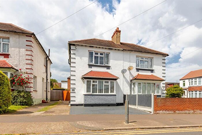 3 Bedroom Semi-Detached House For Sale In Northview Drive, Westcliff-On-Sea, SS0