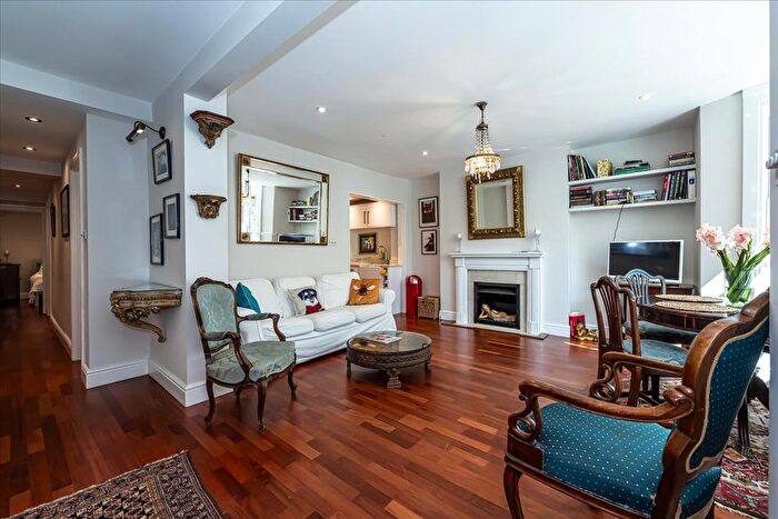 2 Bedroom Flat To Rent In Campden Grove, Notting Hill, W8