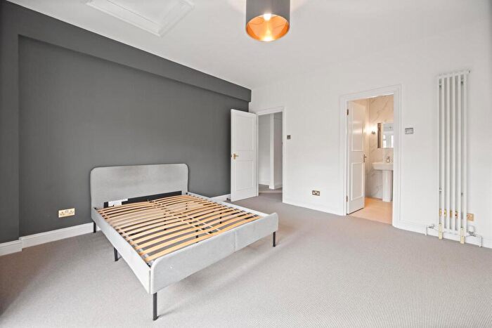 2 Bedroom Flat To Rent In Minster Road, NW2