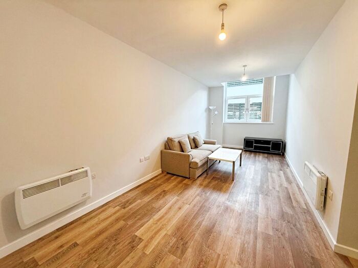 2 Bedroom Flat To Rent In Tate House, - New York Road, Leeds, West Yorkshire, LS2