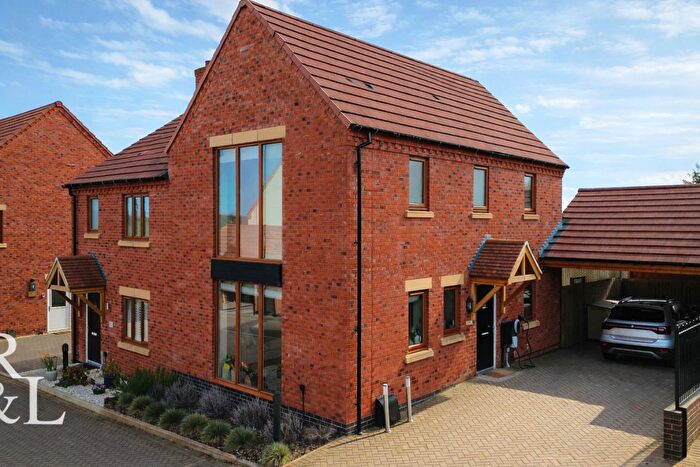 3 Bedroom Semi Detached House For Sale In Poplar Close, Overseal, DE12