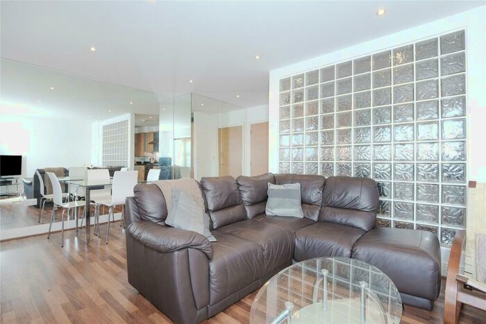 2 Bedroom Apartment To Rent In Bonham Court, Robinhood Lane, Wokingham, Berkshire, RG41