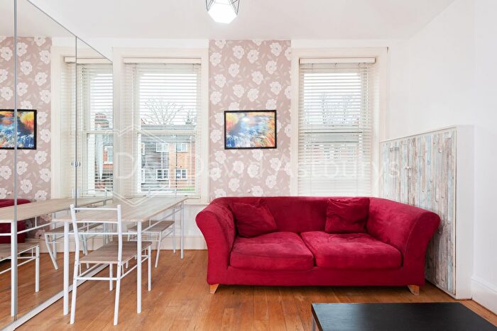 1 Bedroom Flat To Rent In Palace Gates Road, Alexandra Palace, London, N22