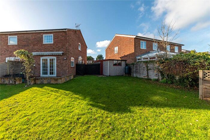 2 Bedroom Semi Detached House For Sale In Lindsey Road, Luton, Bedfordshire, LU2