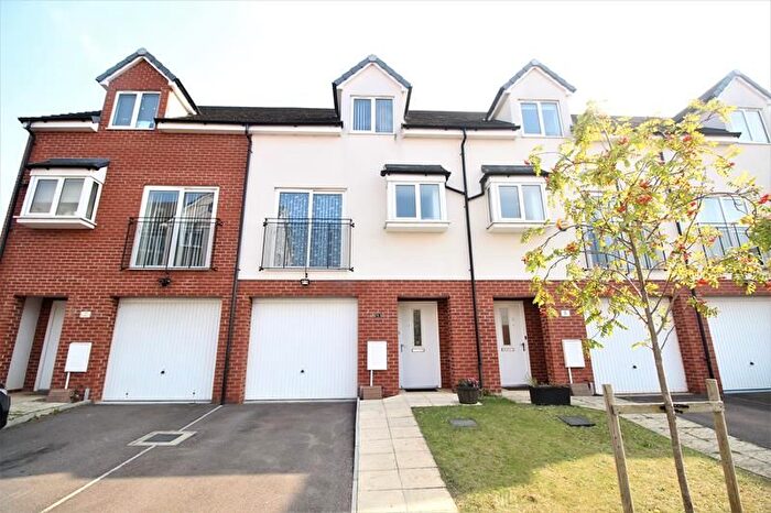 3 Bedroom Town House To Rent In Champion Way, Bedford, MK42
