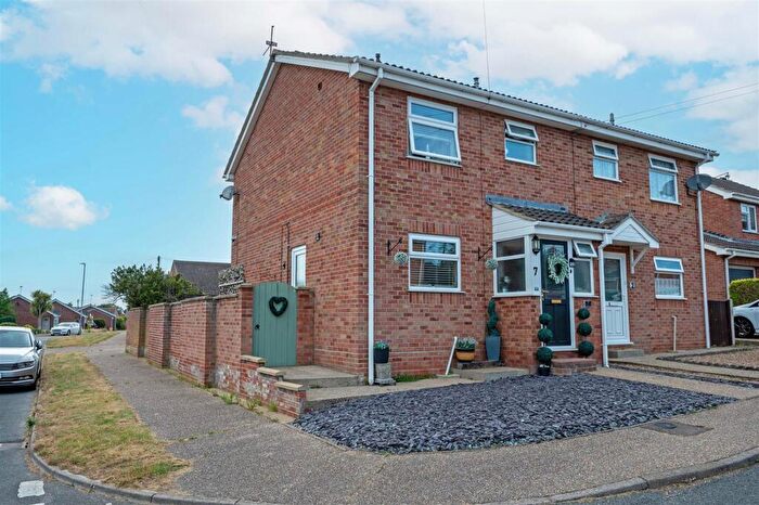 3 Bedroom Semi-Detached House For Sale In Rogers Close, Hopton, Great Yarmouth, NR31