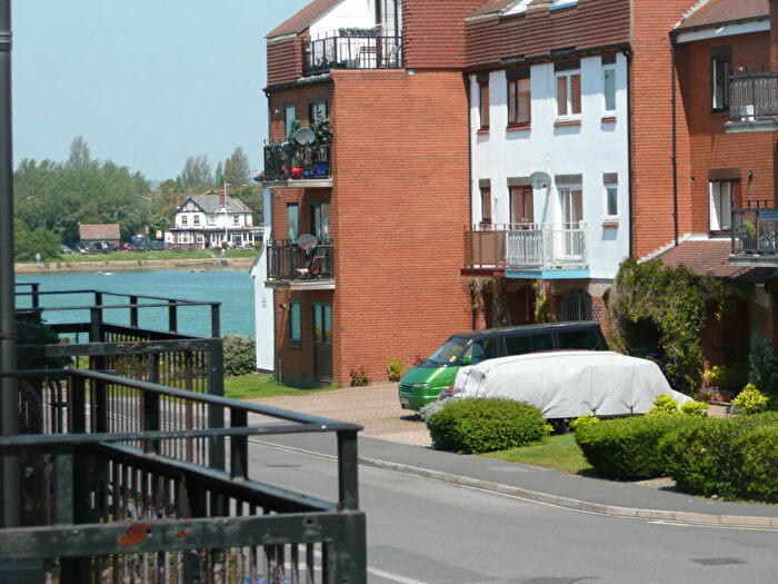 2 Bedroom Flat To Rent In Southsea, Portsmouth, Hampshire, PO4