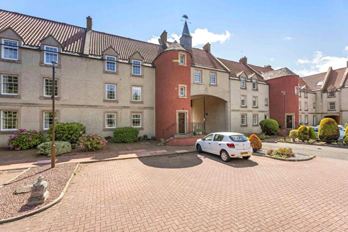 2 Bedroom Flat For Sale In B Friarscroft, Dunbar, East Lothian, EH42