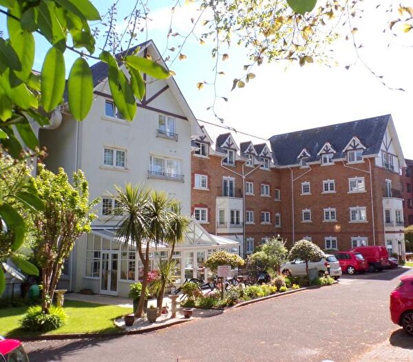 2 Bedroom Property For Sale In Lansdowne Road, Bournemouth, BH1