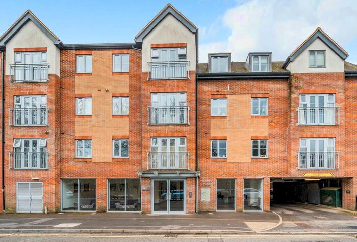 1 Bedroom Apartment To Rent In Oakridge Place, Oak End Way, Gerrards Cross, Buckinghamshire, SL9