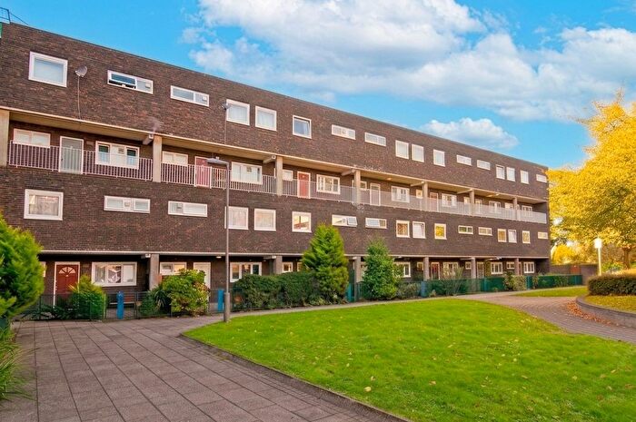 4 Bedroom Flat To Rent In Arabella Drive, London, SW15