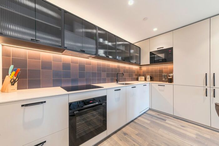 3 Bedroom Flat To Rent In West Apartments, Lawrence Road, London, N15