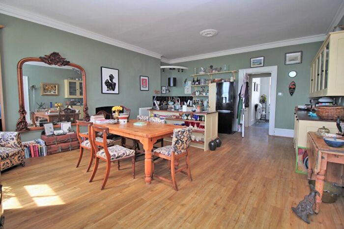 2 Bedroom Flat For Sale In Chichester Terrace, Brighton, BN2