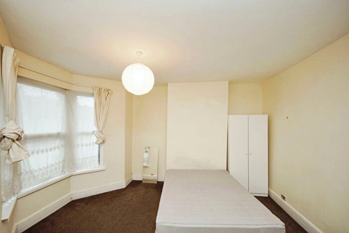 3 Bedroom Terraced House For Sale In Chelsea Park, Easton, Bristol, BS5