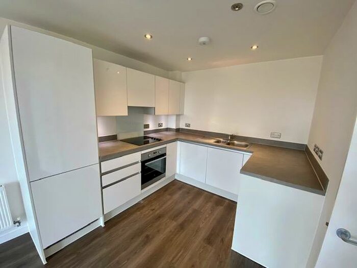 1 Bedroom Apartment To Rent In Kidwells Close, Maidenhead, SL6