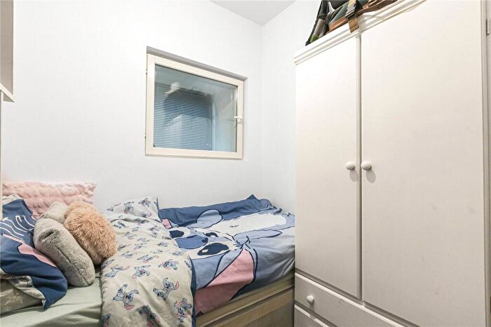 3 Bedroom Apartment For Sale In Wealden House, Capulet Square, Talwin Street, Bow, London, E3