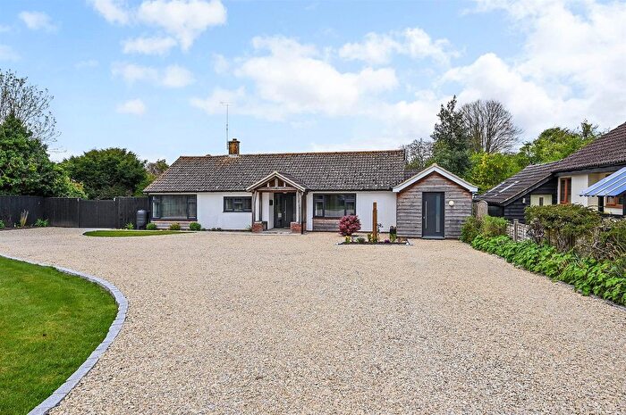 4 Bedroom Detached Bungalow For Sale In Dauntsey Bridge, Weyhill, Andover, SP11