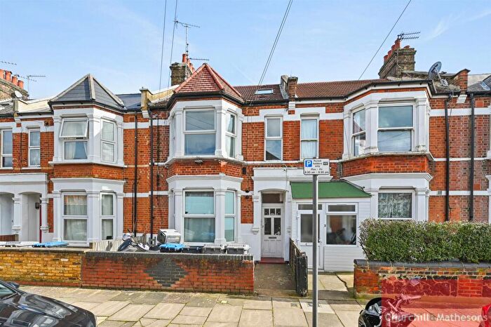 3 Bedroom Flat For Sale In West Ella Road, London, NW10