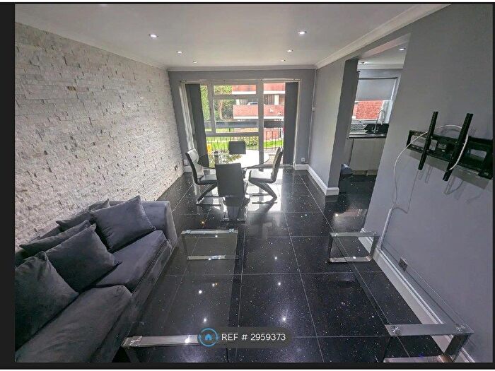 1 Bedroom Flat To Rent In Grange Gardens, Southgate, N14