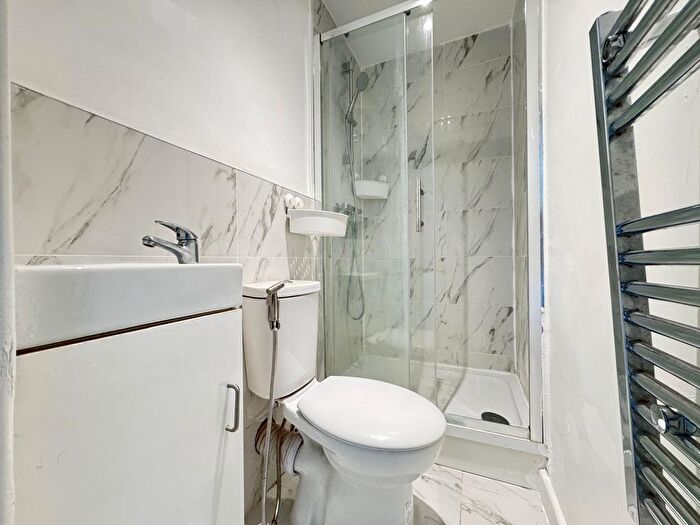 5 Bedroom End Of Terrace House To Rent In Danecourt Gardens, Croydon, CR0