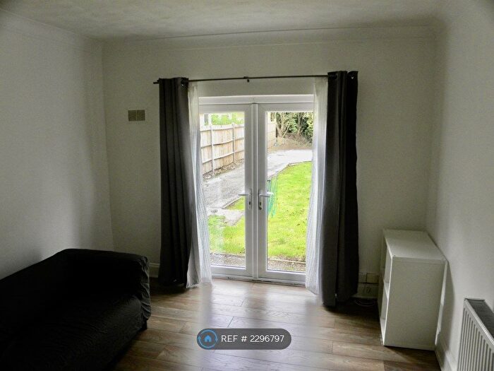 1 Bedroom Flat To Rent In Rickmansworth Road, Watford, WD18