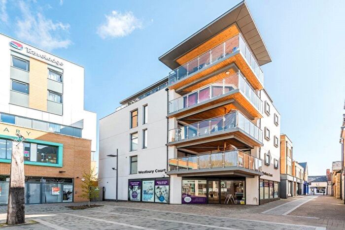 2 Bedroom Flat For Sale In Wesley Lane, Bicester, Oxfordshire, OX26