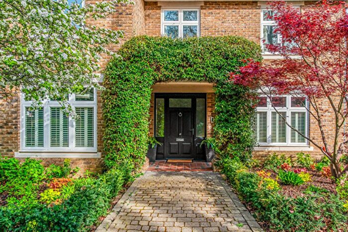 5 Bedroom Detached House For Sale In Chalmers Way, Twickenham, TW1