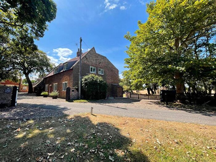3 Bedroom Cottage For Sale In Rolston, Hornsea, HU18